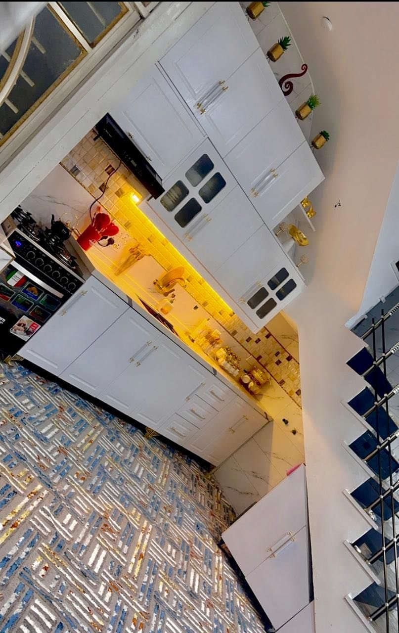 كاونتر طابقين فصال تكمه بيبان HDF داخل ألمنيوم محشي خشب استخدام شهرين فقط السعر مليون ونص وبي مجال ‭٠٧٧١ ٢٣٤ ٩٦٤٠‬
