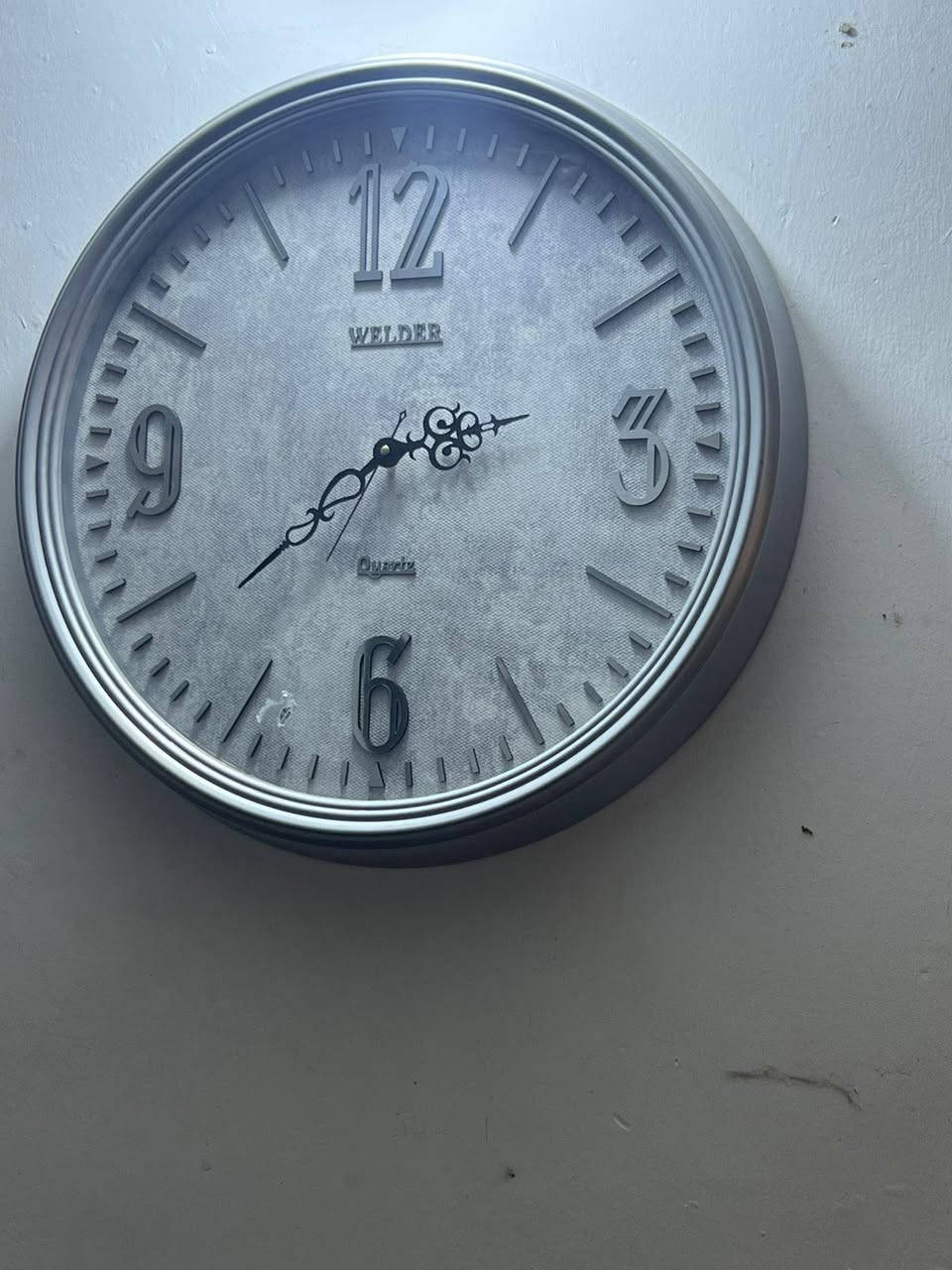 غراض بيت للبيع 
الغرفة ويه الدوشك ب ٤٠٠ 
الساعة ب ١٥ 
المرايا ب ١٥ 
ميز الطعام كزاز مع اثنين كراسي ٢٥ 
الصوبة الزيتية ب ٥٠ 
الصوبة ام المنظر ب ٥٠ 
السخان ب ٤٥ 
ومأطور ب ٧٥ أخذنا استخدام ٥ ايام وأريده ب ٥٠ 
ثلاجة ١١ قدم نظيفة ب ٧٥ 
غسالة اوتوماتيك ١٢ ب ١٥٠ 
طباخ ب ٥٥ 
كاونتر مرمر اصلي ثقيل مترة وربع كامل مع صونداته ب ١٢٥ 
ميز شاشة مرمر اصلي مابي ضرر ب ٢٠٠ 
وشاشة حجم ٥٠ ب ٣٠٠ ألف جديده وصلها وكارتونتها وياها ام الانترنيت 
كاربت ٢٠٠ متره ب ٥٠ ألف مابي ضرر
شجرة كريسماس ب ١٥ 
سبلت انفيرتر طن ب ٢٥٠ ألف بعده بجيسه 
والي يشتريهم كولهم اله خصم للاستفسار 
***********
المكان الزعفرانية
