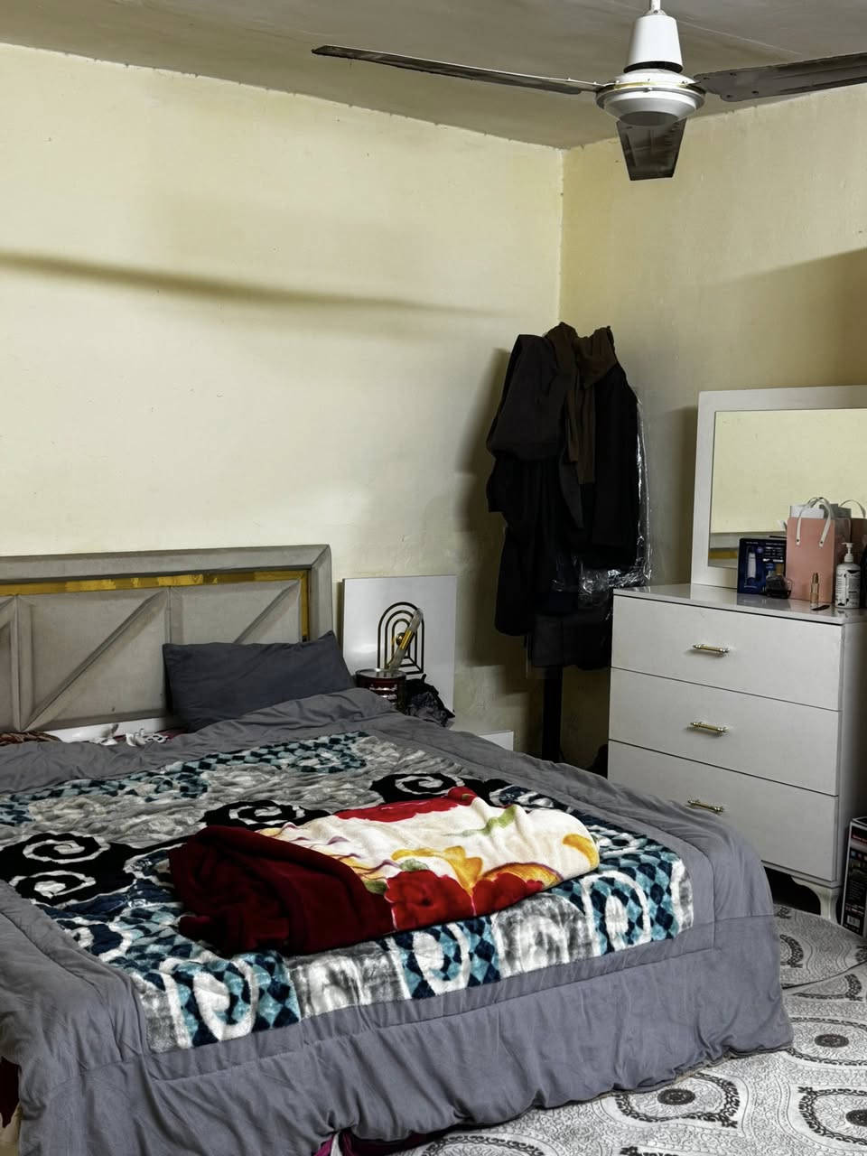 🏯🏯بيت للبيع 🏯🏯

الموقع 👇
جمهوري شارع أم حميد ثالث فرع طابقين عكاده 

المساحه //150متر 
الواجهة //10متر 

يحتوي على👇
أربع غرف وصالة مطبخ أستقبال حمامات 🛁 

للأستفسار على 
الأرقام الضاهره وأتساب ☎️

***********
***********

أو مراجعة مكتب محمد الغانمي جمهوري شارع السائدين مقابل ملعب الاتفاق الرياضي
