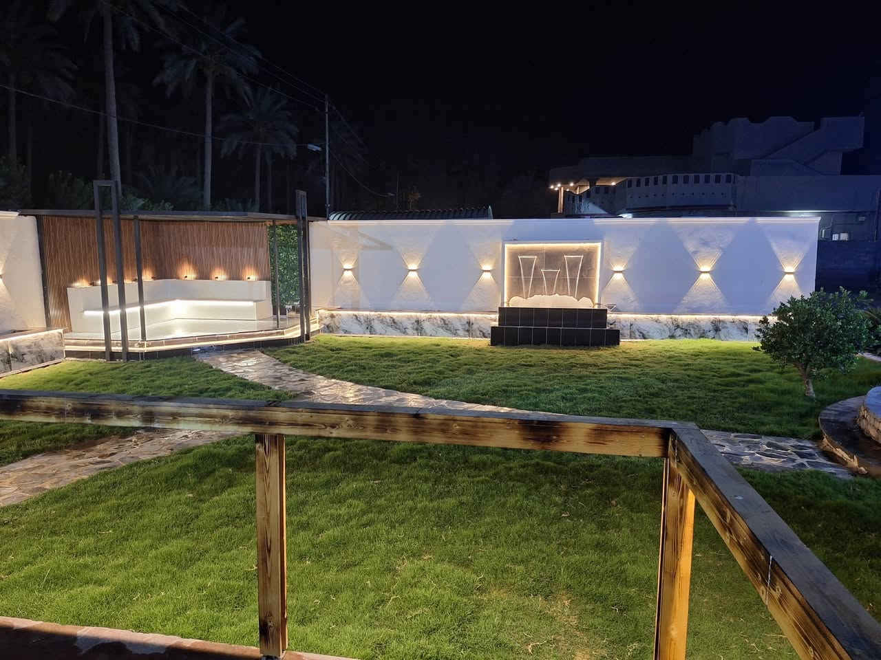 مصطفى الانيا لتصميم وتنفيذ الحدائق والاند سكيب والشلالات 
كادر لتصميم وتنفيذ الحدائق باحدث التصاميم (جلسات خليجية،شلالات،نافورات دمشقية ورومانية،لاند سكيب،معالجة مشاكل التربة وامراض النباتات)
 
جودة ممتازة في العمل ودقة في التفاصيل 

***********
*********** واتساب
