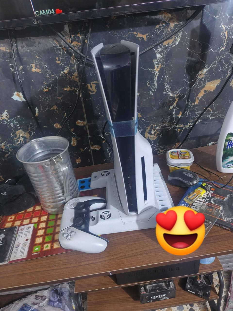 السلام عليكم بلي 5 سلم امريكي مستخدم قليل نضافه 1000% 
كارتونته موجوده ويا يده وحده وبي العاب داخليه + قرص واحد بلاك اوبس 3
مكاني بغداد ميدنه الصدر 
التواصل تصال  ***********
