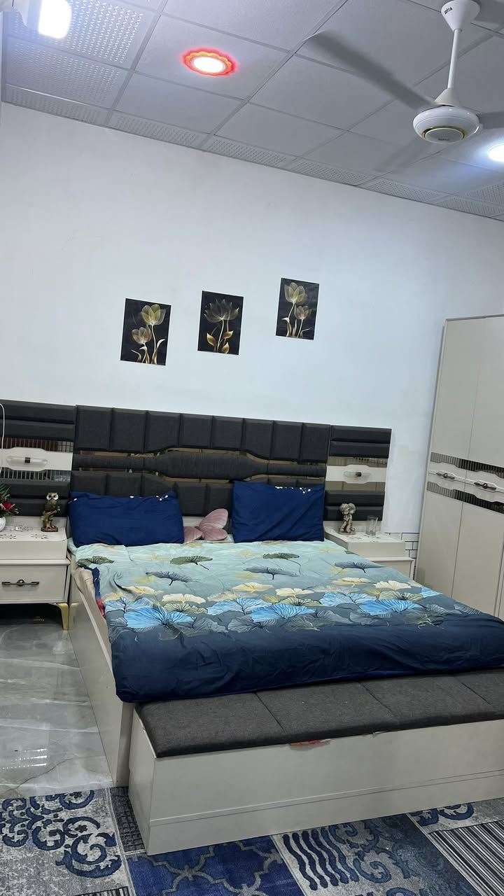 غرفه استعمال 5 اشهر فقط شكلها ضخم وعمليه 
ب مليون 250 قفل اشتريتها بمليونين


**إذا كنت صاحب هذا الإعلان وتريد حذفه لأي سبب، رجاءا أرسل رسالة إلى الدعم الفني**