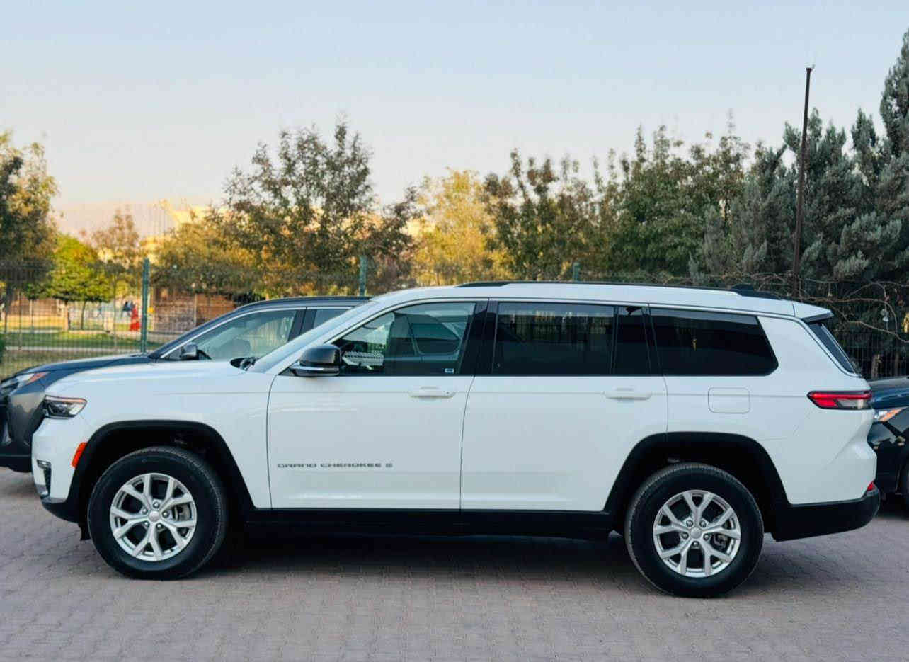 جيب لمتد لمتدد 2023 
7  راكب داخل VIP

ماشيه : 3 الف مايل 

محرك : 6 سلندر 

المواصفات : فول موصفات ماعدا بانوراما

كامره خلفيه ٠

رادار امامي ٠

رادار جانبي ( نقطه عمياء )

نظام المحافظه على المسار ٠

نظام التوقف الذاتي ( مانع تصادم )

نظام الإطفاء الذاتي أثناء التقاطعات ٠

صندوق كهربائي شفط ٠

كشنات كهرباء وتدفئة امامي خلفي ٠

تدفئه الاستيرن ٠

شفتات استيرن ٠

مثبت سرعه ٠

شاشه دجتال شاشه اعطال

لايت زنون مع لدات ٠

أشاير بالمري ٠

كير ماوس ٠

كشن خزن ميموري ٠

دخول ذكي بدون مفتاح ٠
دفع رباعي 4*4

تشغيل عن بعد ٠

ويل قياس 20 انج ٠

نظام الخرائط GPS
السعر :  280 $ورقة بدون رقم
صبغ :- بوند و جملغ صبغ بدون دواخل و بدون ارباك جميع ارباكات سليمه بلادي
سياره بدون رقم لازم ترقيم شمالي فقد
عنوان 📍عقرة
رقم تلفون و واتساب ☎️
*********** Singapore
