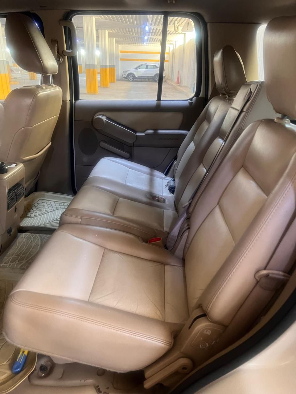 السلام عليكم  
فورد اكس بلور  خليجي موديل 2010 رقم بغداد
السعر  118 مكان السيارة بغداد 
للاستفسار ***********
