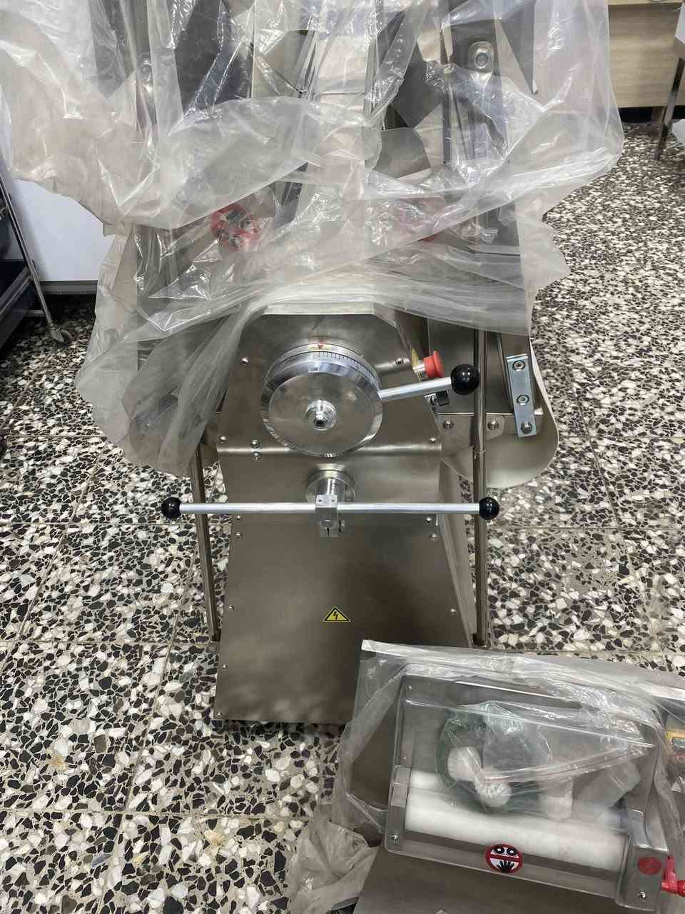 رمضان كريم علينا وعليكم
عندي معمل للبيع الي باقي منه ذني
السعر مناسب كلش
عارضات كيك مقوس عدد 2 جايبهن ب3 مليون
خمارة ايطالي ستلس ستيل كهربائية بدون غاز
حرارة وبخار كلش قوي جايبها ب4.5 مليون
شيتر ايطالي جديد بالجيس الذراع الوحده 120 سنتم
جايبة 4.5 مليون
مولدات عدد 2 كبار استخدام شهرين وعطلن بسبب اهمال العمال للدهن جايبهن ب3 مليون
مشجب وطاوليات وقوالب مشكل 
ميوزة مرمر تقريبا 10 مختلف الاحجام
ميوزة ستلس ستيل غذائي ثخين عدد 2 
تقريبا ذني صارن عليه  ب17 مليون ابيع بنص السعر شلعه وحده
بيع بسعر مناسب كله شلعه وحدة الي يجي مااوكف وياه على سعر وكلش سهل بالبيع
ماسنجر متواجد 
عالخط متواجد
واتس اب متواجد
***********
