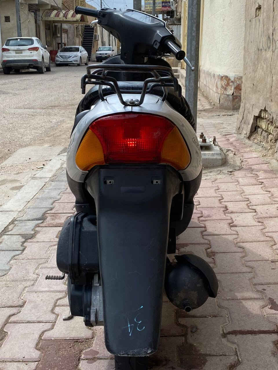 سلام عليكم 
درتجه للبيع 
نوع ساسوكي مصطره 
الدراجه اي نقص ما بيه 
الدراجه كلشي بيه شغال 
هورن اشاير و كهربائياته كامله طوافه مال بانيزين عداد سرعه 
برغي واحد ما مفتوح بيه بعده على وضع البلاد 
مكينته خرسه معدل خير من الله بيه 
( الدراجه كامله من كلشي)
المكان ميسان المحموديه يم صحت الطلاب قرب الجامع السيده زينب 
رقمي ***********  متوفر وتساب وشريحه 
سعر الدراجه ب500 وبيه مجال
