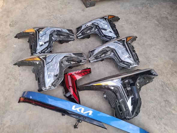 مجمع الامين للادوات
متوفر لايت ٦ عدسات بلادي
جهة اليمين فقط
ولايت ٣ عدسات موجود يمين ويسار
بغداد الحسينية
***********
