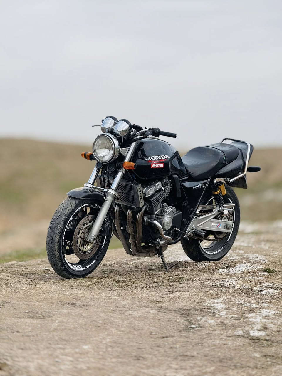 سيبي فور 400 
لون اسود موشم. كلش مميز لون وحيد بل عراق 
عليه ايدامه كامله  تخم تاير  تخم دسك دهن موتل  كابريتر جديد   باتري جديد شرط فقط دهن  بانزين. الصبح نكره سلف 
السعر 15 ورقه 
*********** عنواني كركوك
