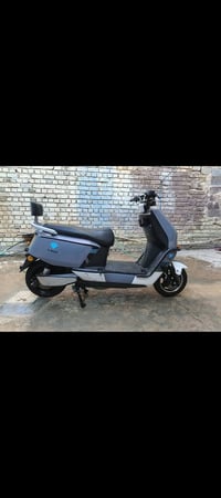 ماطور سكنس للبيع نضافته مثل مشوفه كدامك كله شغال مابي شي نقص بطارياته ...