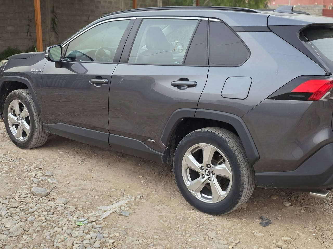 للبيع: تويوتا راف فور XLE 🚗
​الموديل: [2021]
​المحرك: 2.5L (اقتصادي جداً)
​الممشى: [165] كم.
​أهم المواصفات:
✅ فتحة سقف + بصمة تشغيل ودخول.
✅ شاشة كبيرة 
✅ كاميرا خلفية + رادار ونقاط عمياء.
✅ نظام المحافظة على المسار + مثبت سرعة راداري
الضرر: تبديل بنيد بدون ذواخل
السعر: [210$] بيها مجال
للتواصل: [***********]
