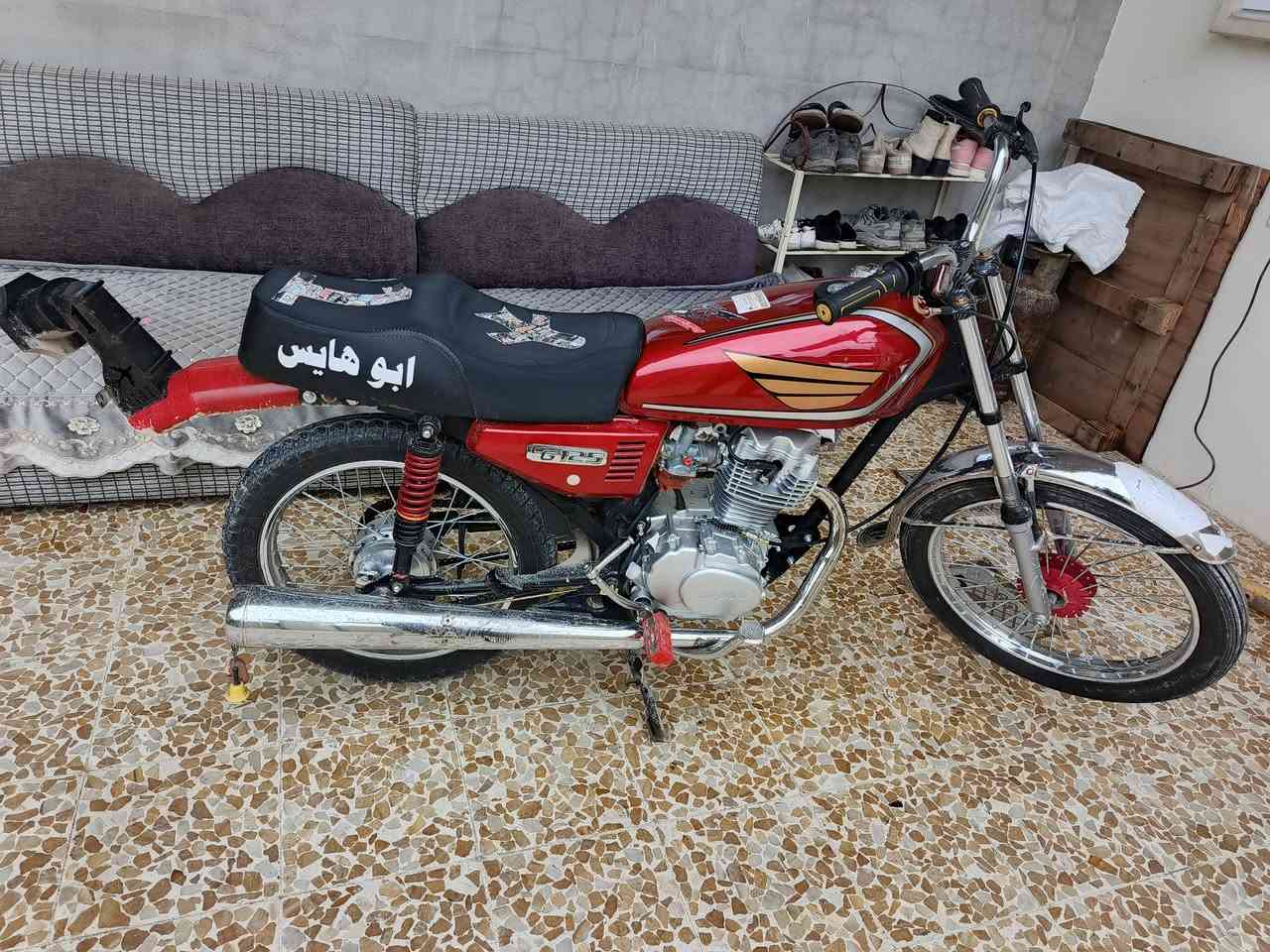 السلام عليكم ماطور للبيع نامه شلامجه صارلها سبوعين من مطبكه غراض كلو اصلي مطور شرط من التايه الي التايه شرط بعدو ما مفيلس نشاط فولللل  كلو غراض اصليه مكاني موصل ايسر حي الفلاح السعر650بي مجال قليل  ***********
