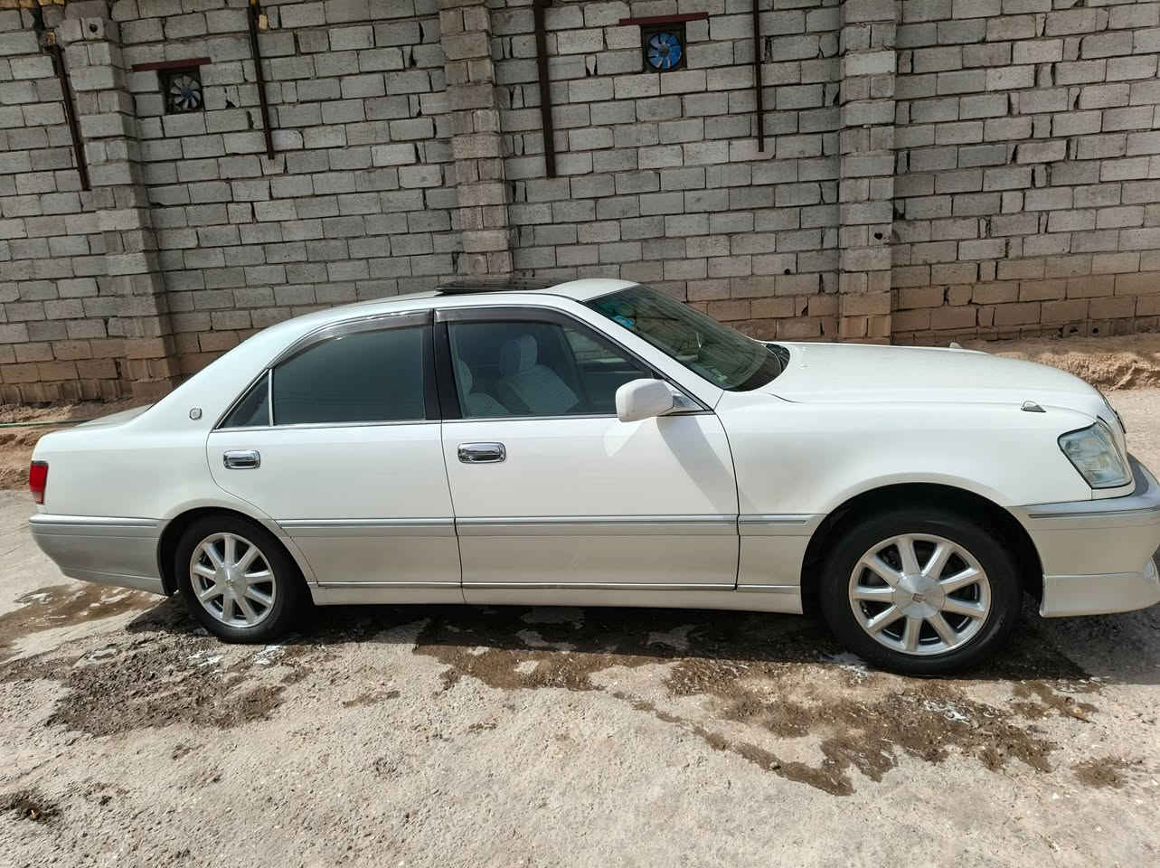 السلام عليكم ملكه للبيع مديل 2000 رقم بصره دولي كفاله عامه مداور مباشر مكينه D4 الكبير شاصي 75 تحكم ستيرن كشنات كهربائيه 4دكم سياره فتحه مري شفط تخم تاير جديد حداية جديدة تبريد قطعتين تبريد ثلج ثلاجه خلفيه برده خلفيه سياره جديده ومتعوب عليها مال جناي مابيهه نقص برغي مكان نجف للستفسار ***********
