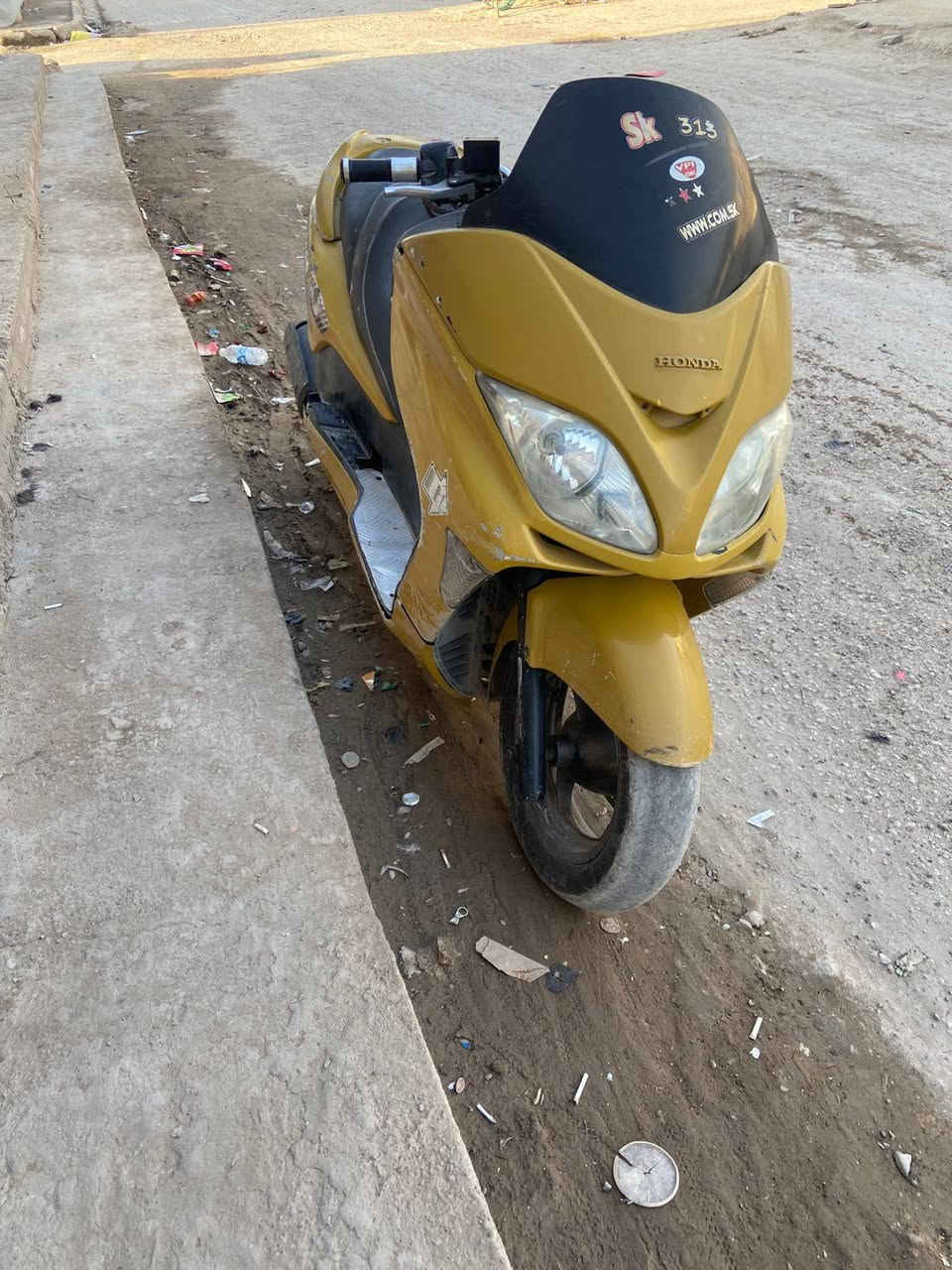 فورزه صفر 8 للبيع دراجه معميه دراجه خير من الله بصمه بلاد محرك لا صوت لا تبخير ولا  كهربائيات كلها شغاله فقط كيل متر ودكمه مال اشاير عاطله أوراقها موجوده تاير خلفي جديد سعر400 مكان بسمايه للاستفسار ***********
