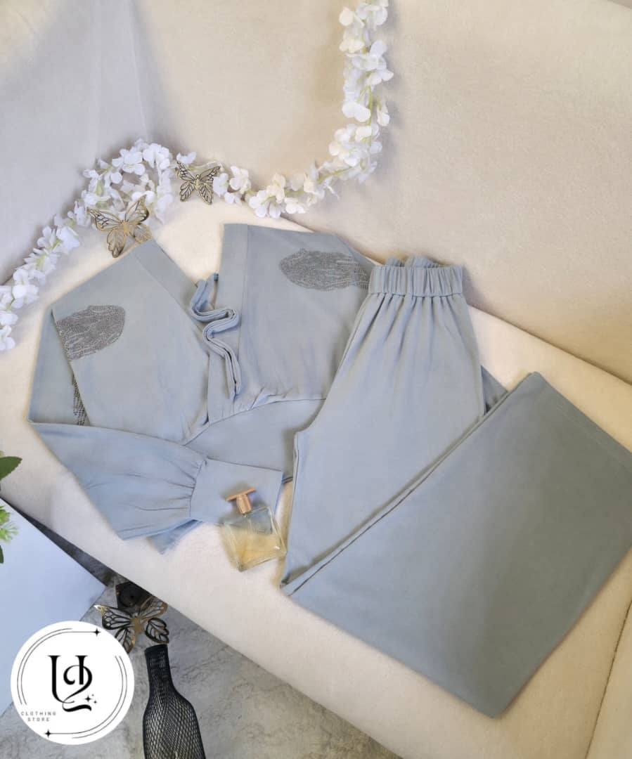 #لا_ياجماعة أنا ماعم استوعب السعر 😱😱 معلش تنصدمو معي معقووول هيك سيت اجنبي بهيك عرض 🙈🙈🙈🙈

سيت اجنبي بجنن قماشتو فخمة  سوبر واااو عالي الجودة 👑💯
*بلبس من 38 حتى 46*


**إذا كنت صاحب هذا الإعلان وتريد حذفه لأي سبب، رجاءا أرسل رسالة إلى الدعم الفني**