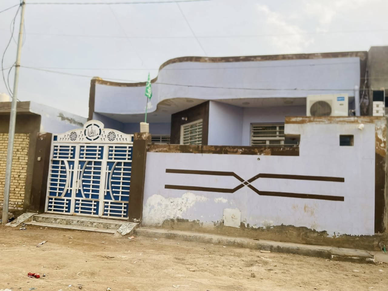 بيت البيع قرب السيد الدفاس مساحه 200    
***********

للاستفسار عله رقم
