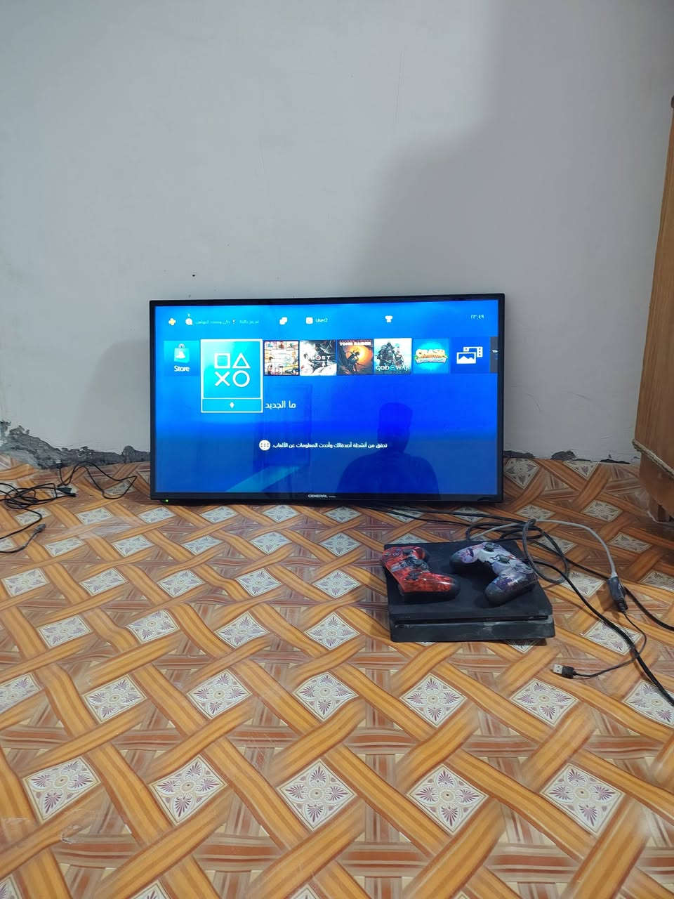 بلايستيشن للبيع سلم مهكر يجي ويا 5 العاب وجوستكات أثنين السعر 250 قفل يوجد توصيل ***********
