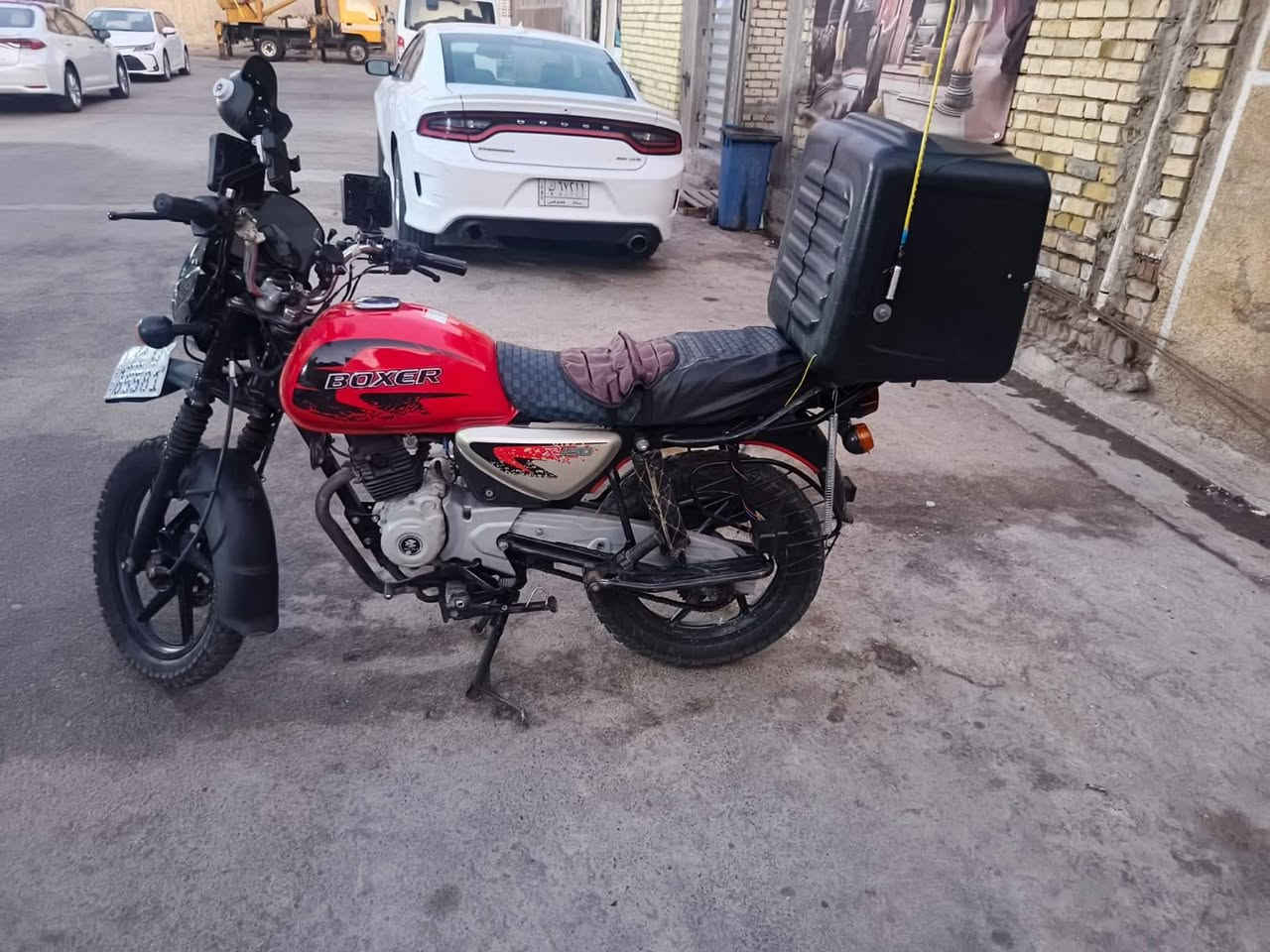 السلام عليكم دراجه بوكسر مرقم موديل 22بشهر12شكل23 سعر مليونين و100 وبيه مجال العنوان بلديات 
رقم ***********
