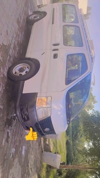 نيسان يورفان موديل 2012 السياره كفاله عامه.  بأسمي مداور ثاني يوم مصفر...