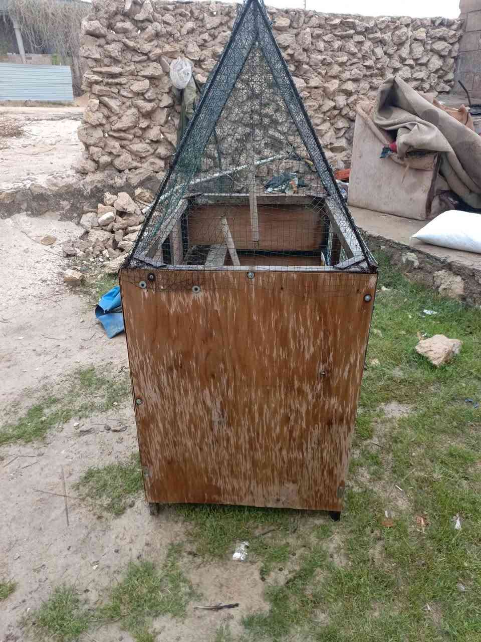 السلام عليكم ورحمة الله وبركاته خوان قفص بلابل تريده مال حمام يرهم قفص مرتب وحلو السعر 75 الف التصال عل رقم مكاني بروانه.  ***********
