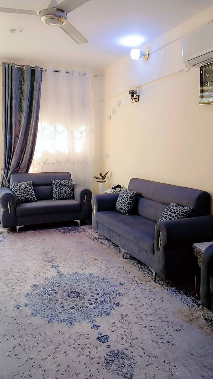 السلام عليكم تخم للبيع جديد مامستعمل 10 مقاعد السعر 650 للاتصال ***********
