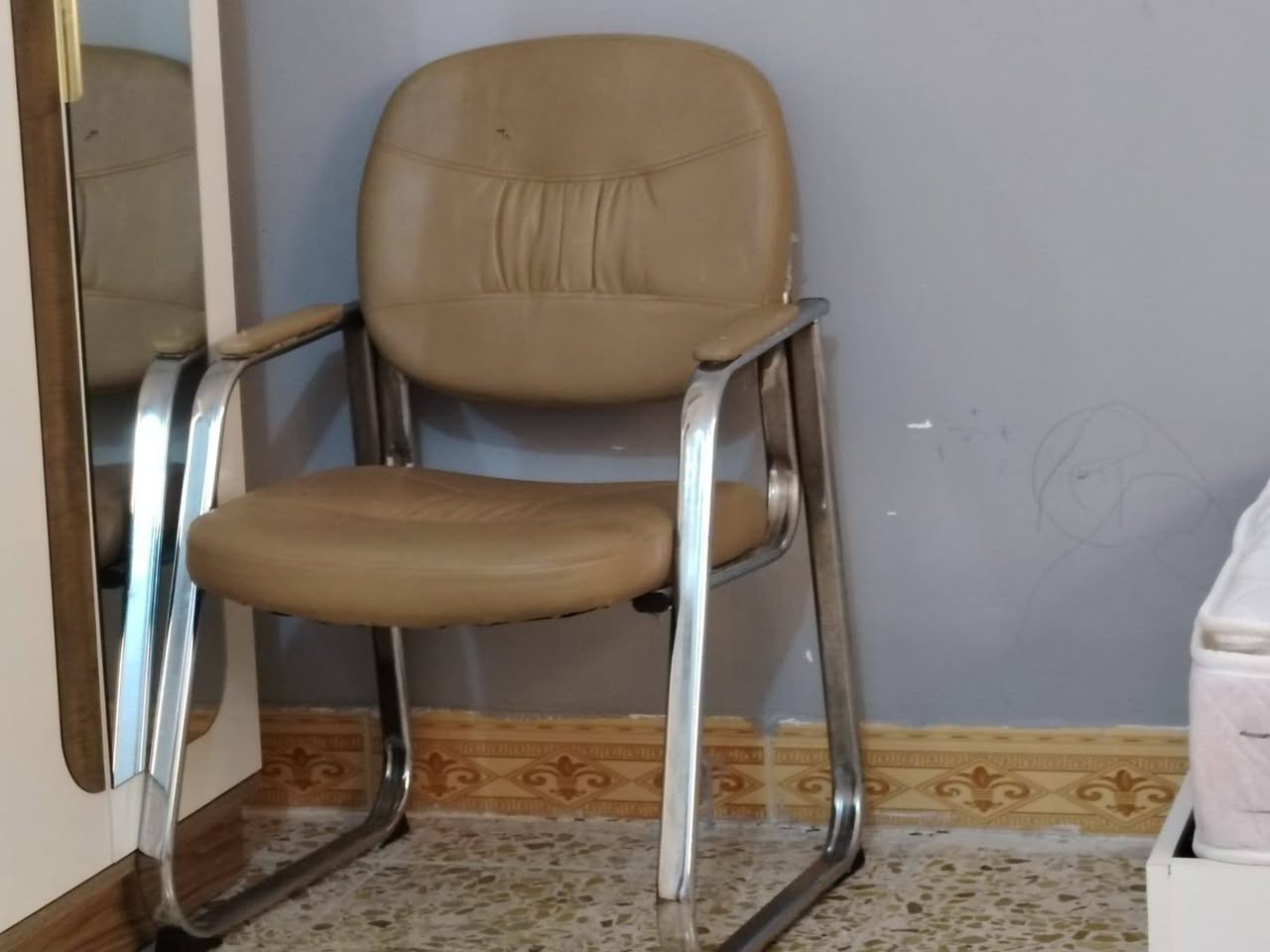 للبيع ميز مكتبي مع 2كراسي وحصيرة قياس 3في 5


**إذا كنت صاحب هذا الإعلان وتريد حذفه لأي سبب، رجاءا أرسل رسالة إلى الدعم الفني**