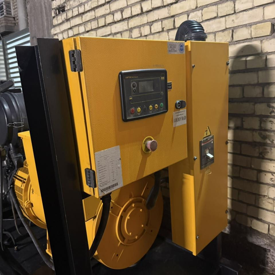 للبيع بيركنز 200 كيفي 
المجد الذهبي بدون كاتم 
لا صرف ولا تبخير مشتغله 6000 ساعه 
للاستفسار ***********
