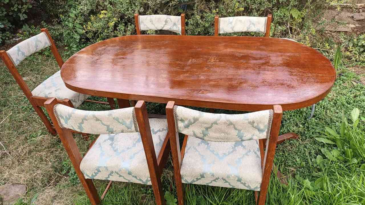 للبيع ميز طعام صاج ٥ كراسي اي استفسار اتصل *********** منطقة طليحة
