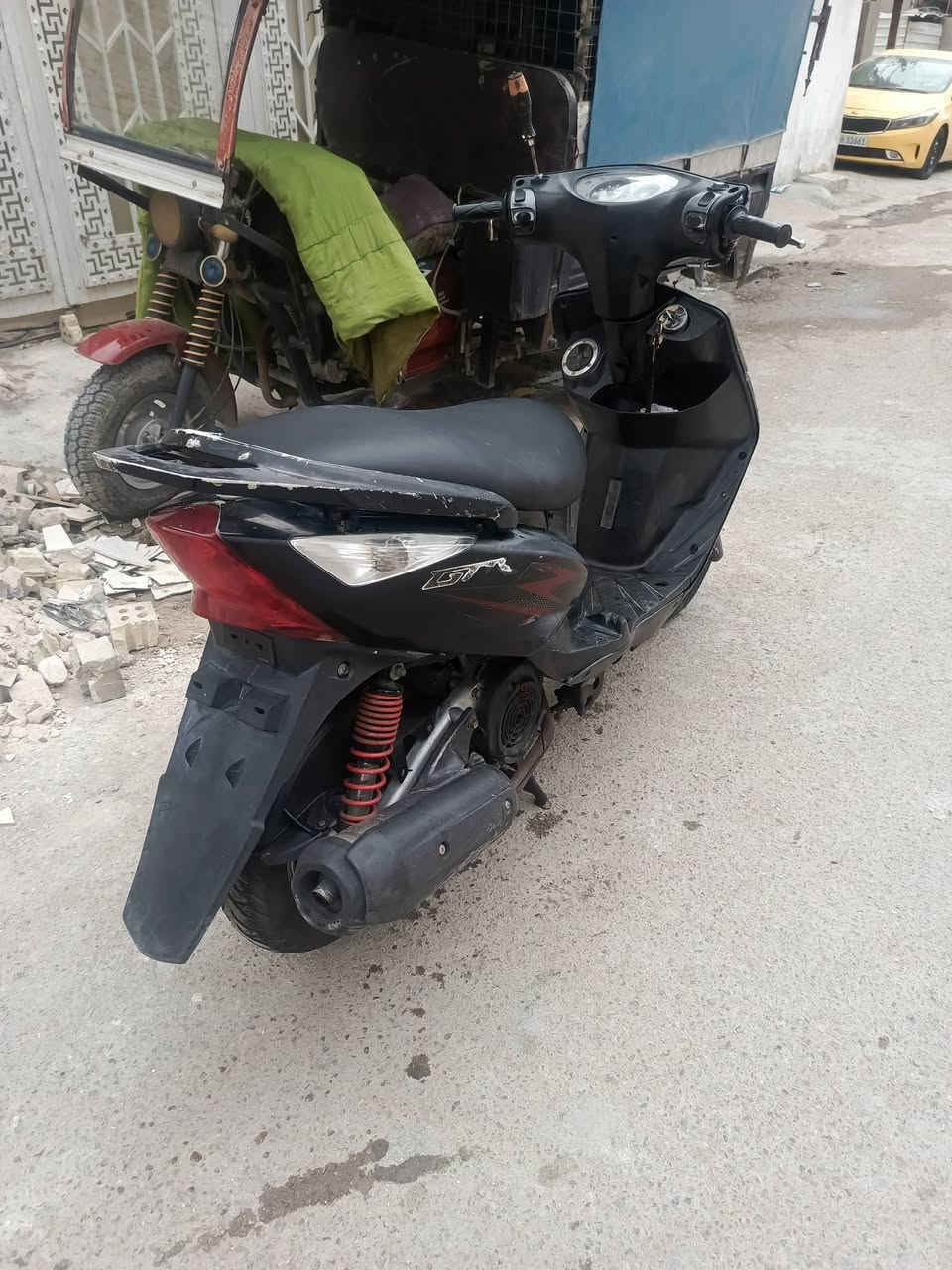 سلام عليكم دراجة ثعلب جديدة كلشي موضح كدامد محرك ناعم اشاير كلوبات بريكات كلة شغال كيج بانزين شغال وكاعدة حلوة سعر400وبية مجال ***********
