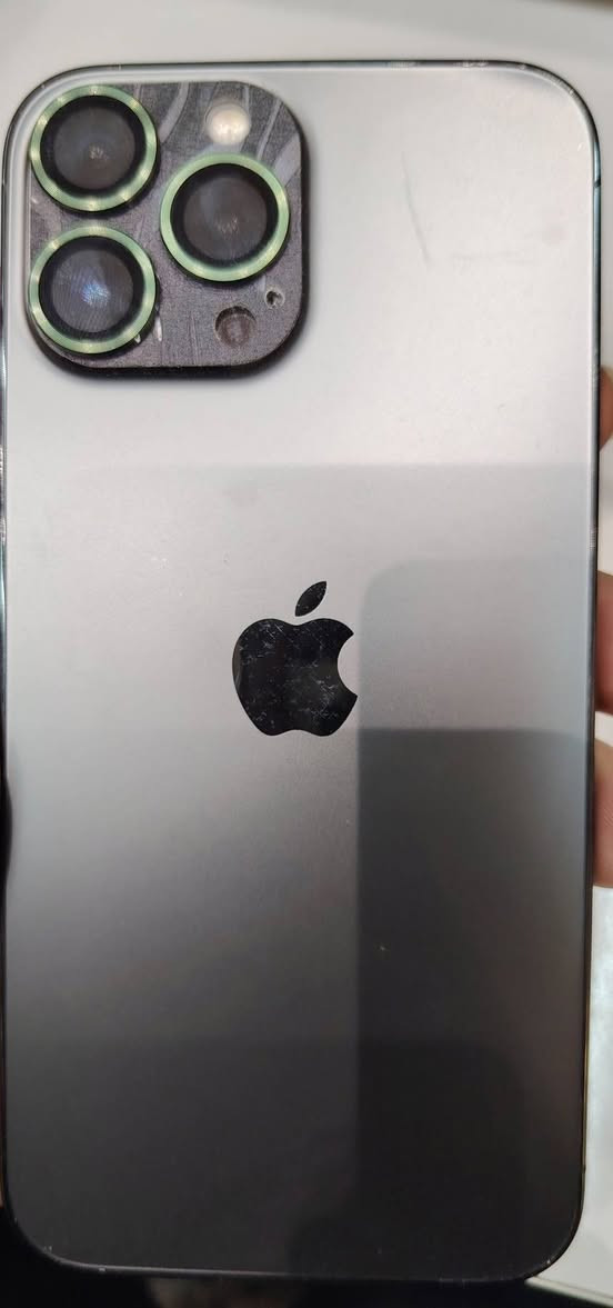السلام عليكم 
ايفون 13برو ماكس 
ذاكره 256
نضيف حيل 
بطاريه 84 متصرف شحن 
مامفتوح وتر بروف
***********
