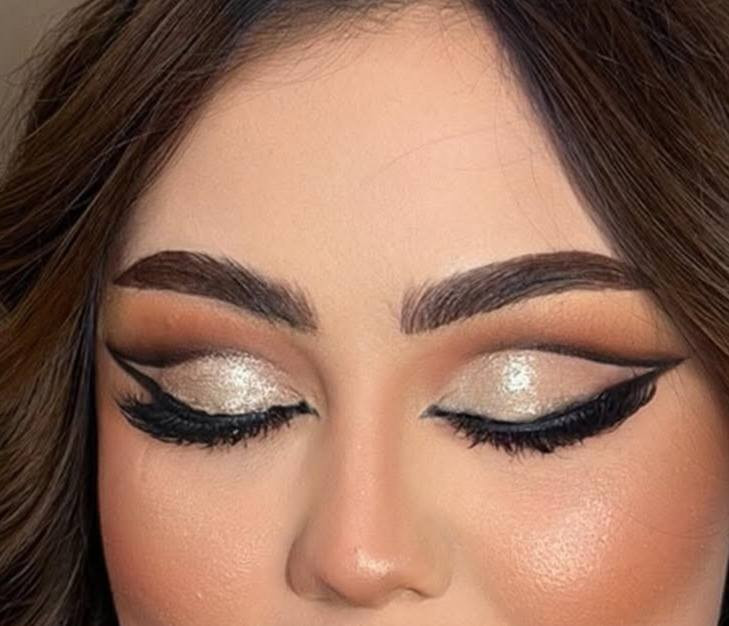 صالون ابتسام السوريه العنوان حي الجزائر شارع الخدمي مقابل مركز ابن البيطار التخصصي جنب مكتب الإبداع للعقار الحجز خاص او رقم الوتساب ***********
