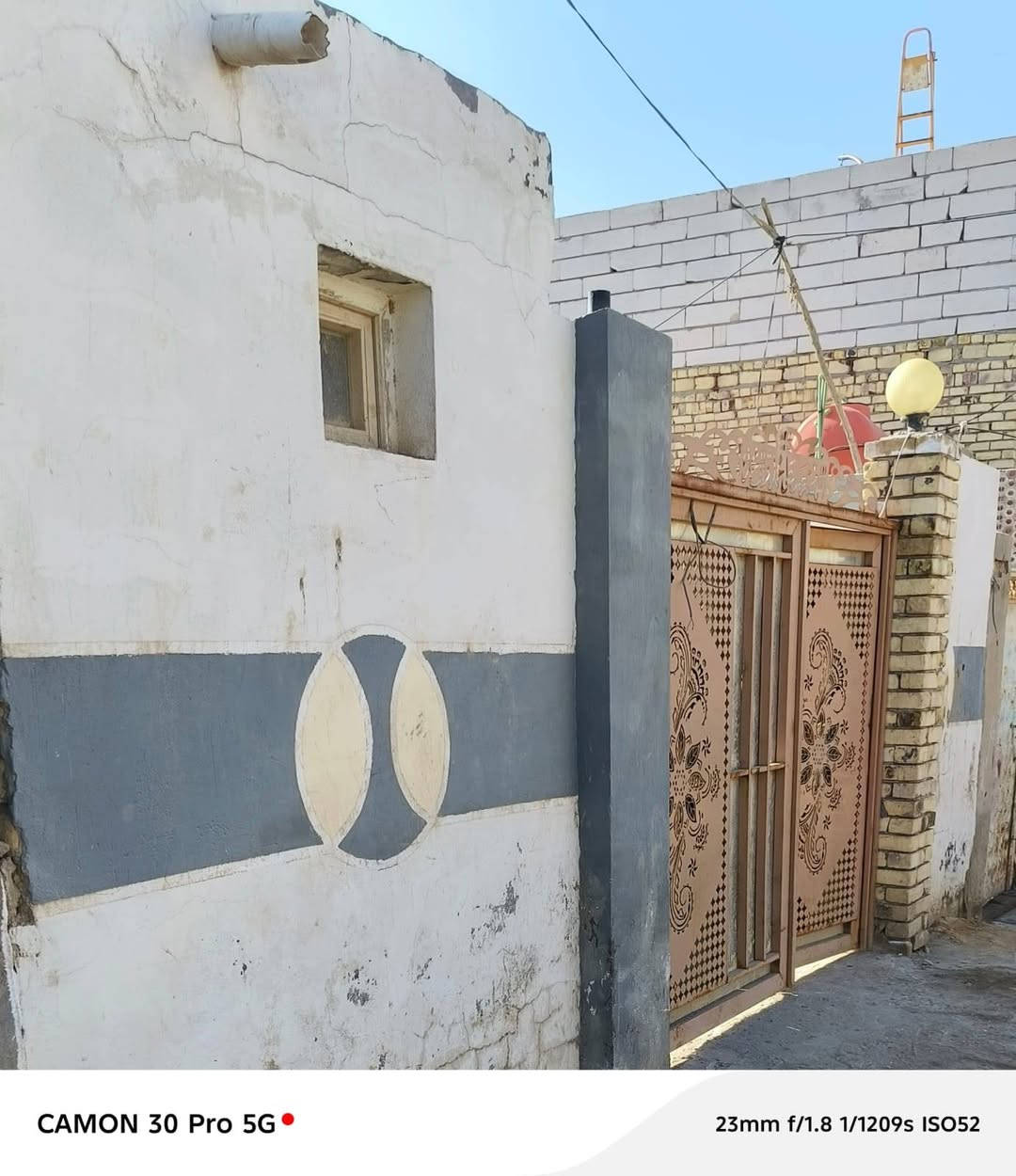 السلام عليكم بيت للبيع مساحه125متر بنزلت استاد عادل البديري مكلف بنشر اي استفسار عل رقم مكلف بنشر***********
