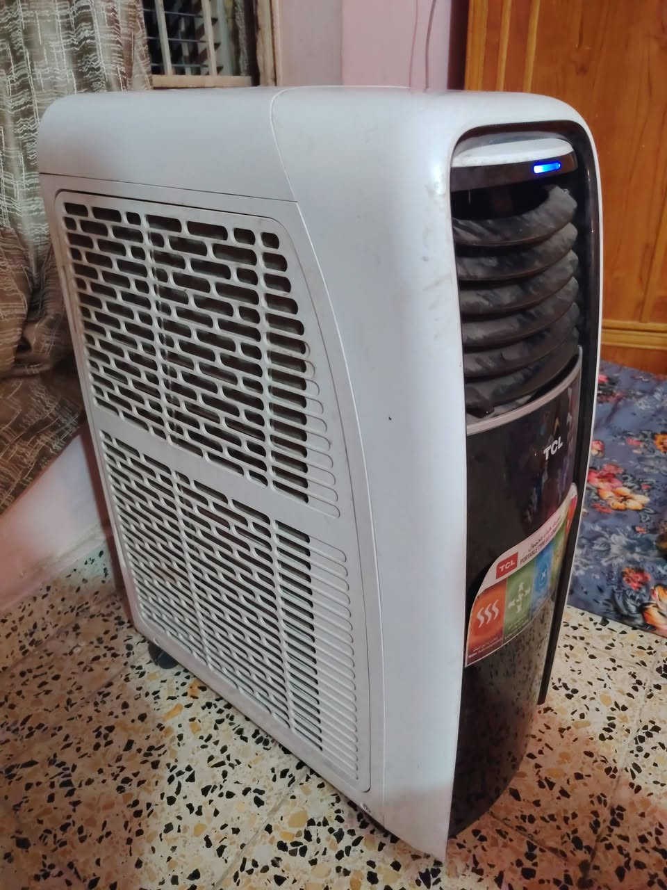 سبلت ثلث أرباع طن داخلي شغال مال غرفة صغيرة للبيع، 
١٥٠ 
***********
