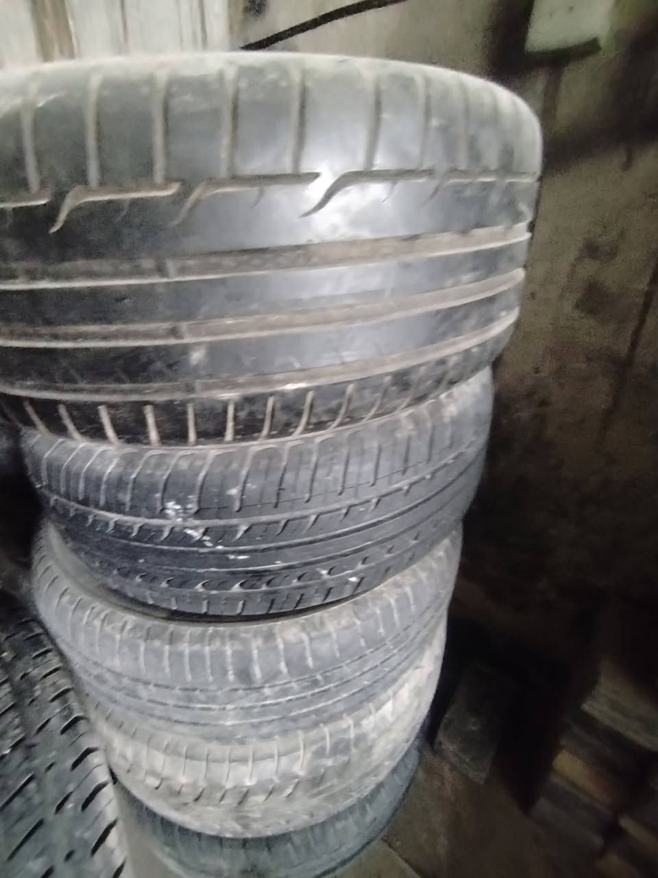 السلام عليكم تايرات فتح عدد ٥٠ زوج ابيع شلع سعر الزوج ٢٥ الف بغداد ***********
