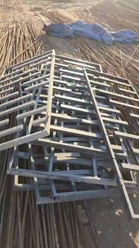 بوب وشبابيك المنيوم نظيف 100بالمئه وبوب خشب مثل متشوفون ومغاسل وغربيات...