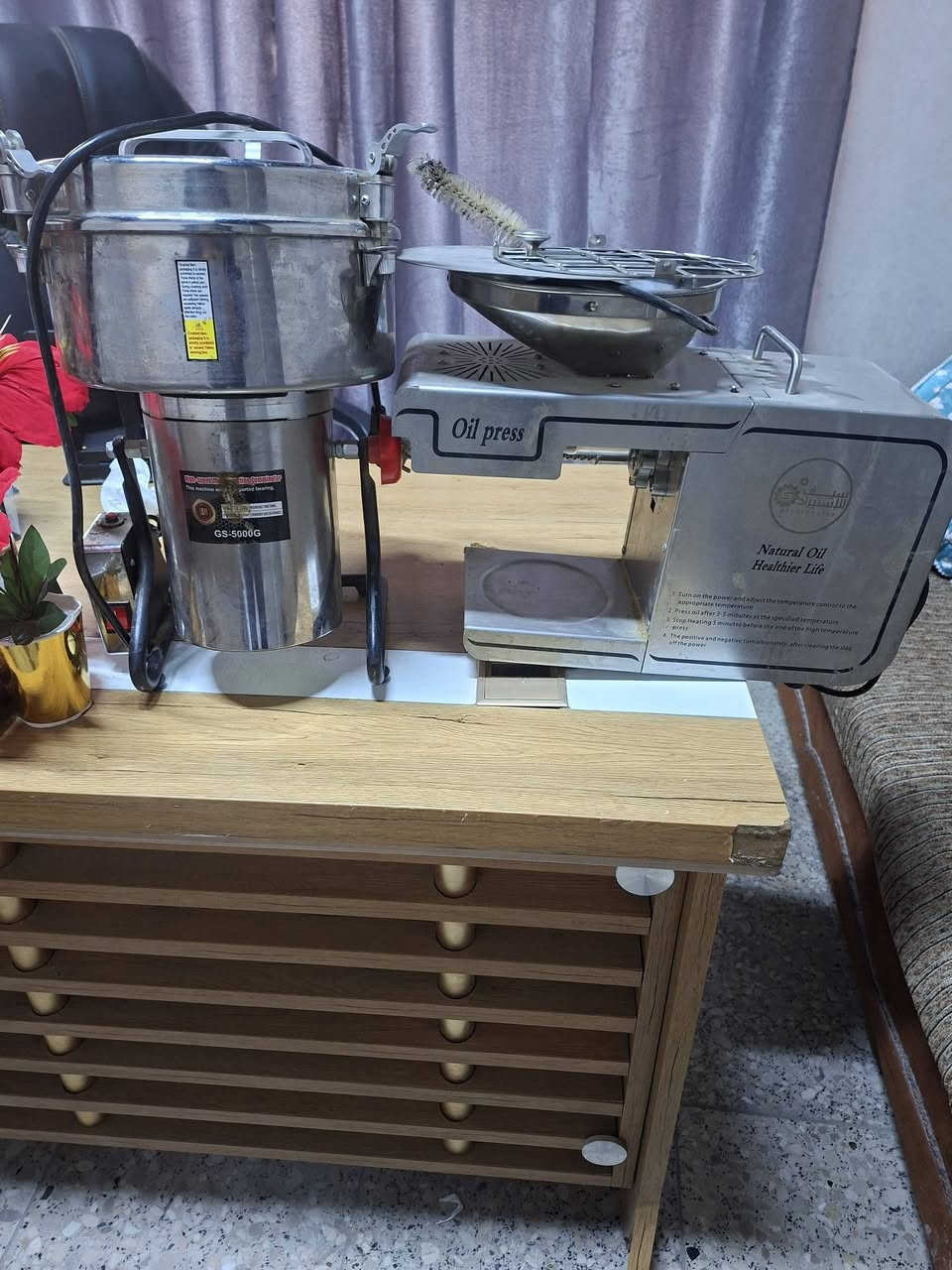 امكلف بلنشر من رخصاداره الكروب لسلام عليكم توجد مكينه عصر الزيوت الحجم الكبير وطاحونه 5 كيلو ستلس ستيل على الفحص شغالات مراسلتنا على الرقم *********** غير متواجد ع الفيس
