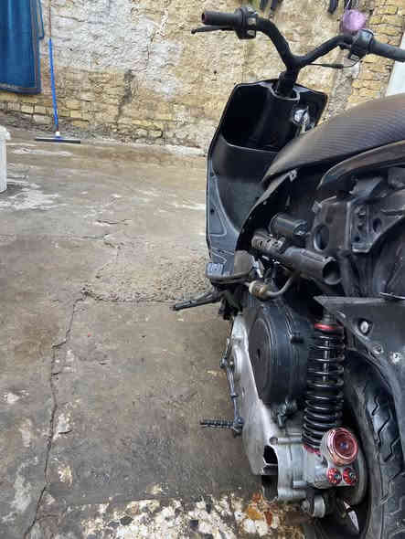 سلام عليكم الدراجه البيع 
  كدامك  اي نقص ما بيه شلعه تكل الكاع
بكاني بغداد البياع  متوجد خاص و *********** 🍂
