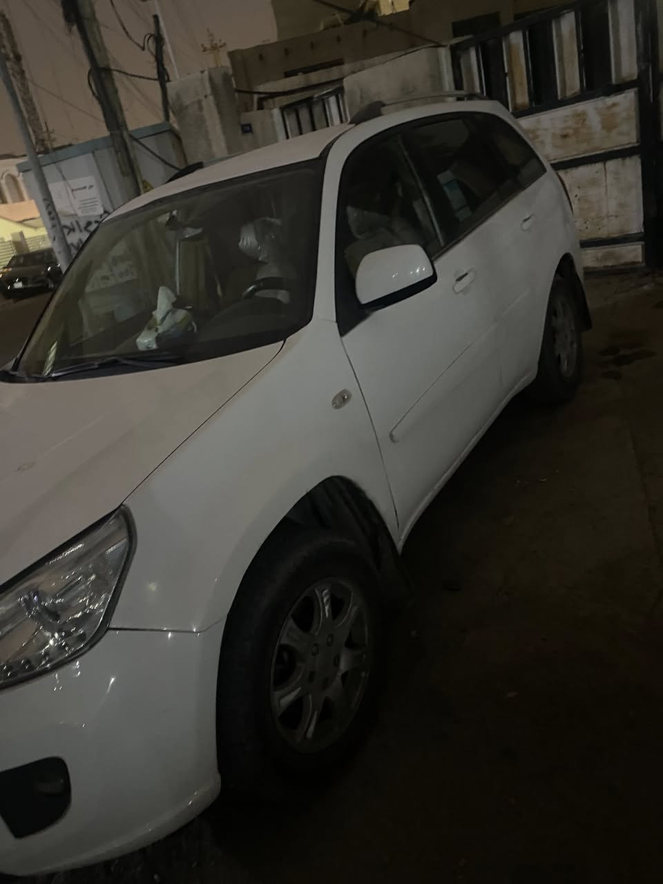 السلام عليكم شيري تيكو ٢٠١٣ سياره حلوه كير مكينه تدفئه تبريد يخبلن رقم مميز السعر ٦٤ وبيها مجال مكان السياره بغداد ***********
