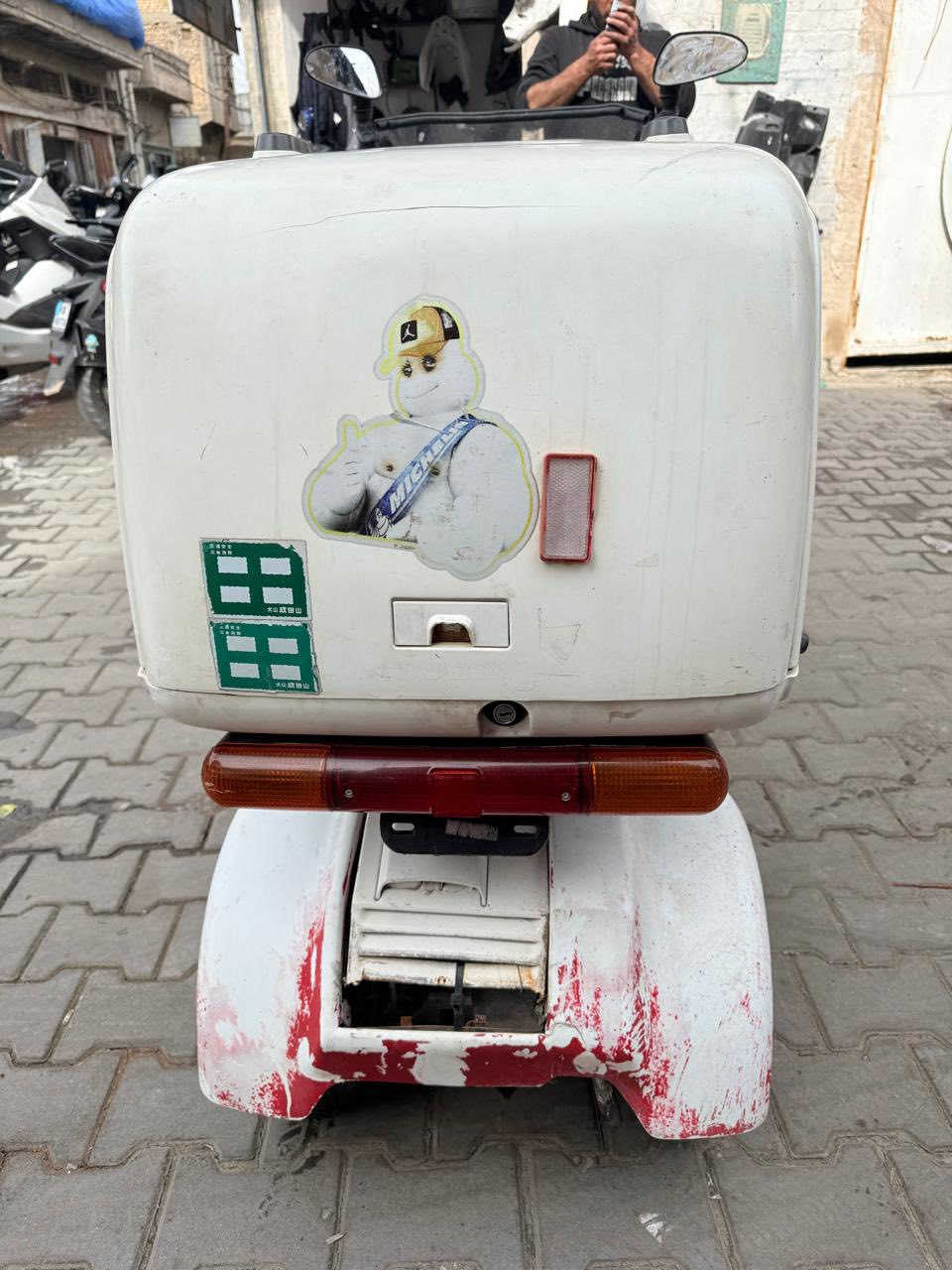 دراجة 3 عجلات
لذوي الاحتياجات الخاصة 
دراجة نظيفة ومابيها اي شي 
شلعة ومعدل 
نكرة سلف 
سلف وهندر 
سعر مناسب 
400 الف دينار 
بيها مجال للطيبين 
للاستفسار 
***********
