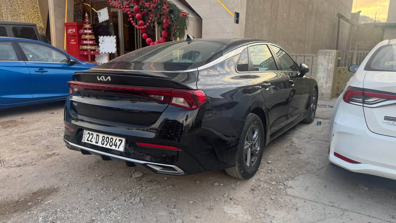 K5 2022
 فول مواصفات عدا الفتحة 
بصمة 
تشغيل عن بعد 
كامرة خلفية 
تحكم ستيرن 
تحديد مسار 
بيها صبغ ربع من البنيد وجاملغ 
بيها بارد بالجاملغ الخلفي 
مكينة وكير مكفولات 
السياارة بأسمي 
السعر 175 
مكاني بغداد 
للتواصل واتس اب : *********** بغداد, العراق
