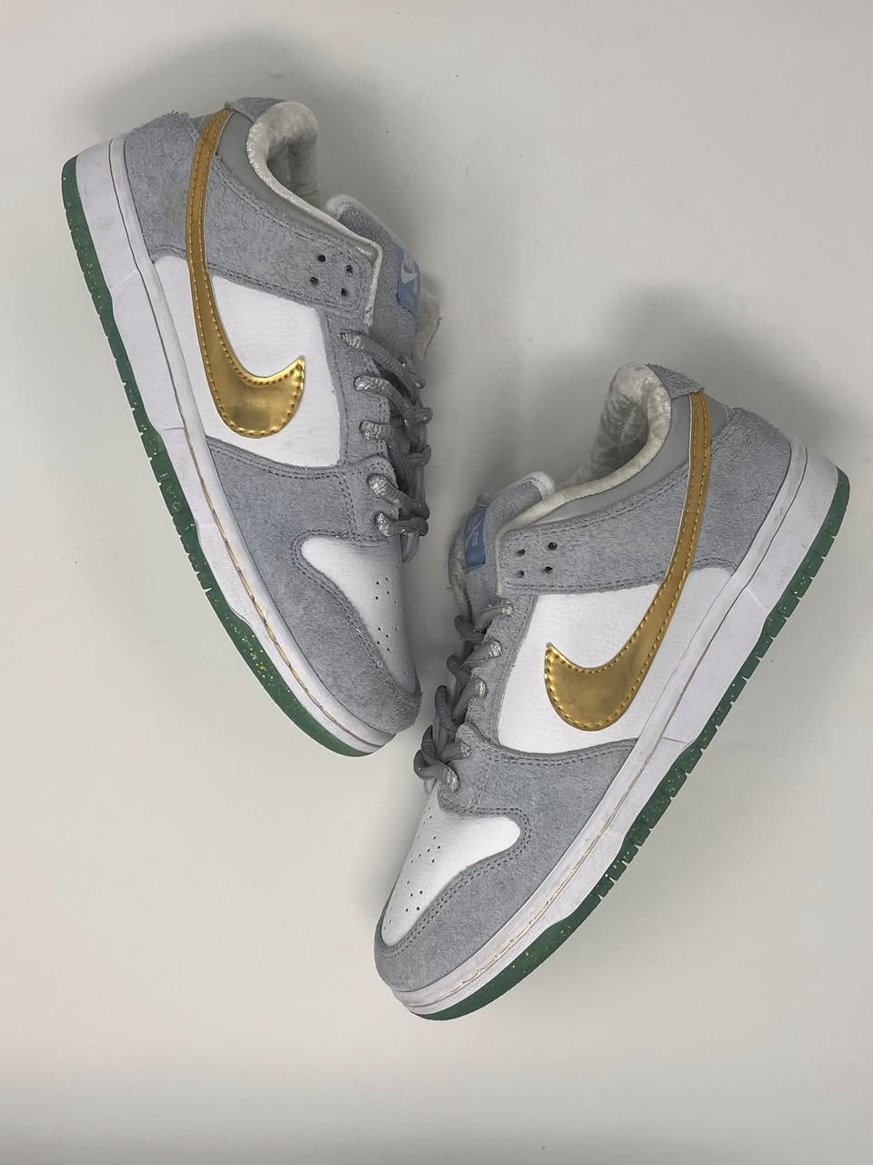 Nike dunk low
باله فيتنامي غير مستخدم  41(26cm)  الحذاء قمه بالجمال داخله فرو ، ولسانه نفخ،  وخارجه شامو كامل، حذاء تحفه فنيه حرفيا، سعره 30 الف دينار ويوجد توصيل جميع المحافظات للتواصل خاص او واتساب ***********
