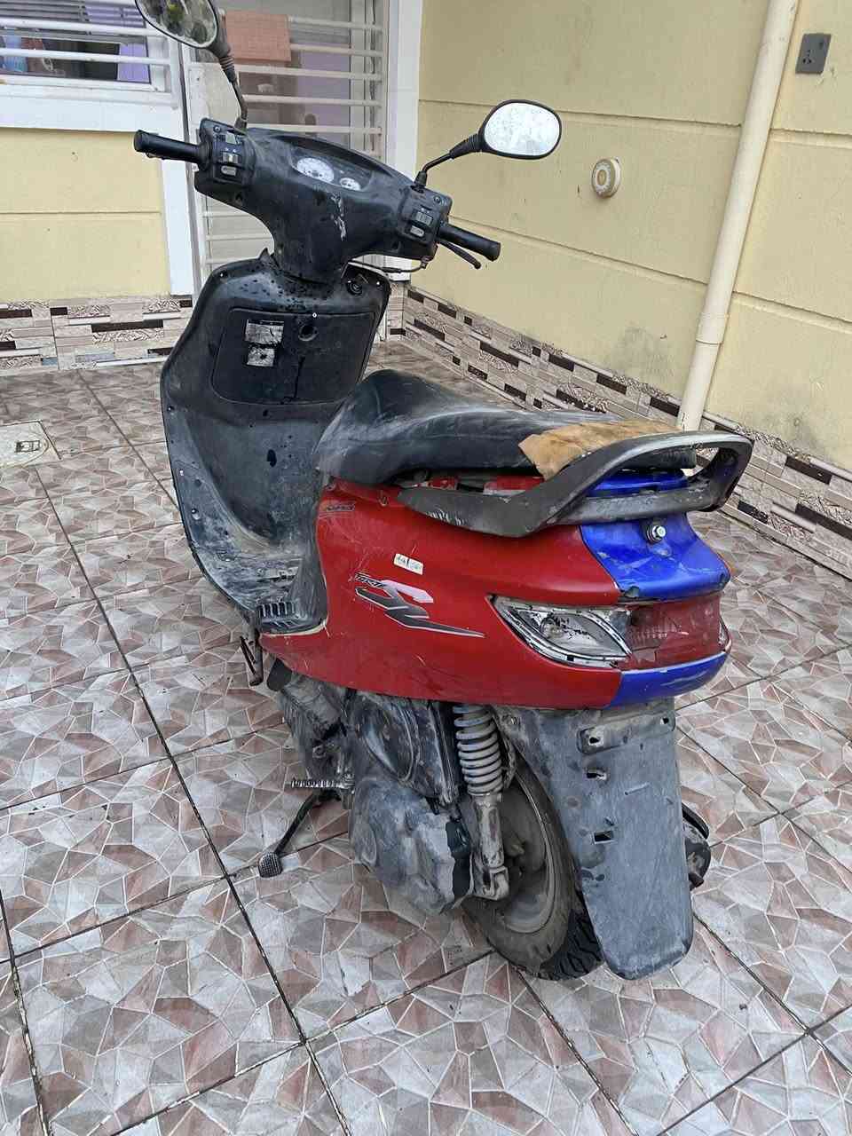 فراشه نثيه كلشي شغال مكينه ناعمه تجفيت جديد كهربائيات كله شغاله نقص باتري وصالنصه مزروفه ووجه سعره 250 مكاني محموديه ***********
