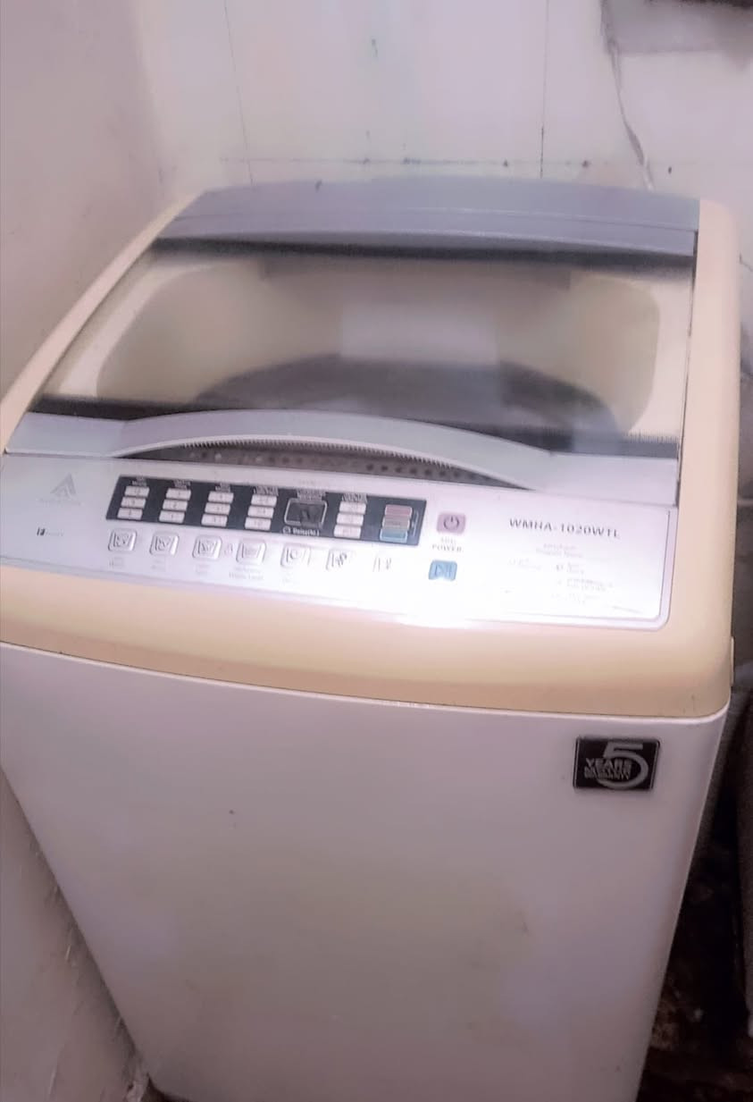 غساله اوتماتيك ال لجي ١٠ كيلو نضيفه ابد مداخله تصليح سعر ١٢٥ وبي مجال مكاني بياع يوجد توصيل بكروه ***********

