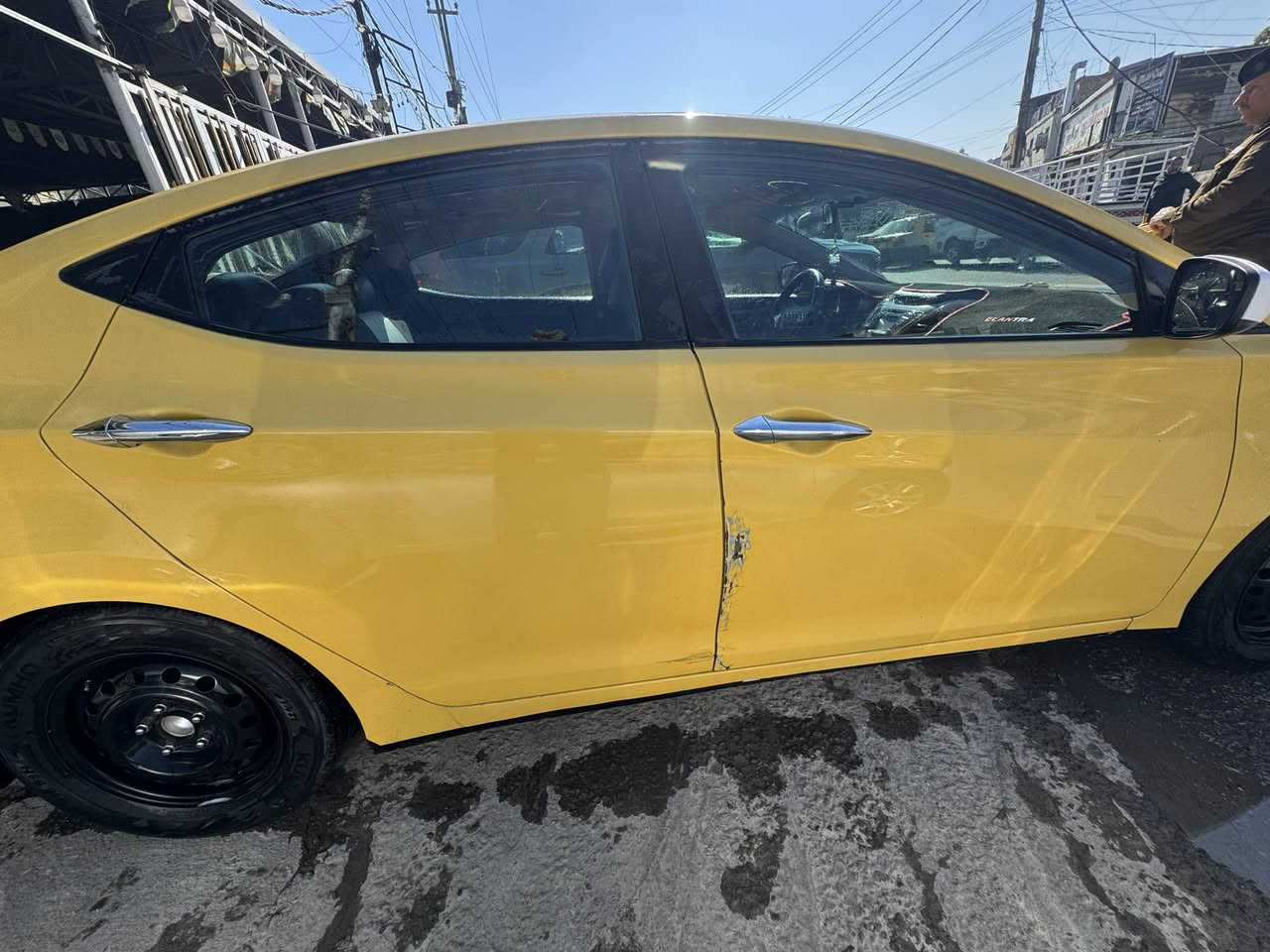 سلام عليكم ألنتره موديل15امريكي  ماشيه 149الف حقيقي للبيع فقط شادلهه دعاميه شكل ال17تحديث حادثهه جاملغ خلفي  جهه السايق مصلح نفسه والبنيد من گدام فقط مواصل للغود ولا الشاصي وبيهه ضربات صغار بالبابين البصف السايق ورصعه بقبق الجنطه موضحات بالصور تبريد تدفئه شغال تايرات نضيفات قبل شهرين شادهن مكينه گير مكفولات صدر امامي خلفي هستوني شاده سياره جاهزه سعرهه 95 وبيهه مجال رجاء الموشراي لايتصل
 ***********بي واتساب
