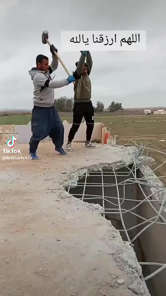 يوجد عمال لكافة الأعمال الشاقة تصعيد مواد عالضهر +فرش سبيس وحدل +صب ارضيات  +تصعيد تراب تنضيف بيوت من جص وأنقاض+تكشير تفليش تشميع بتلو  +غسل بيوت ونقل غراض بيتً تشميع شغلي درجة اولى رقمي بأنسب الاسعار ***********
