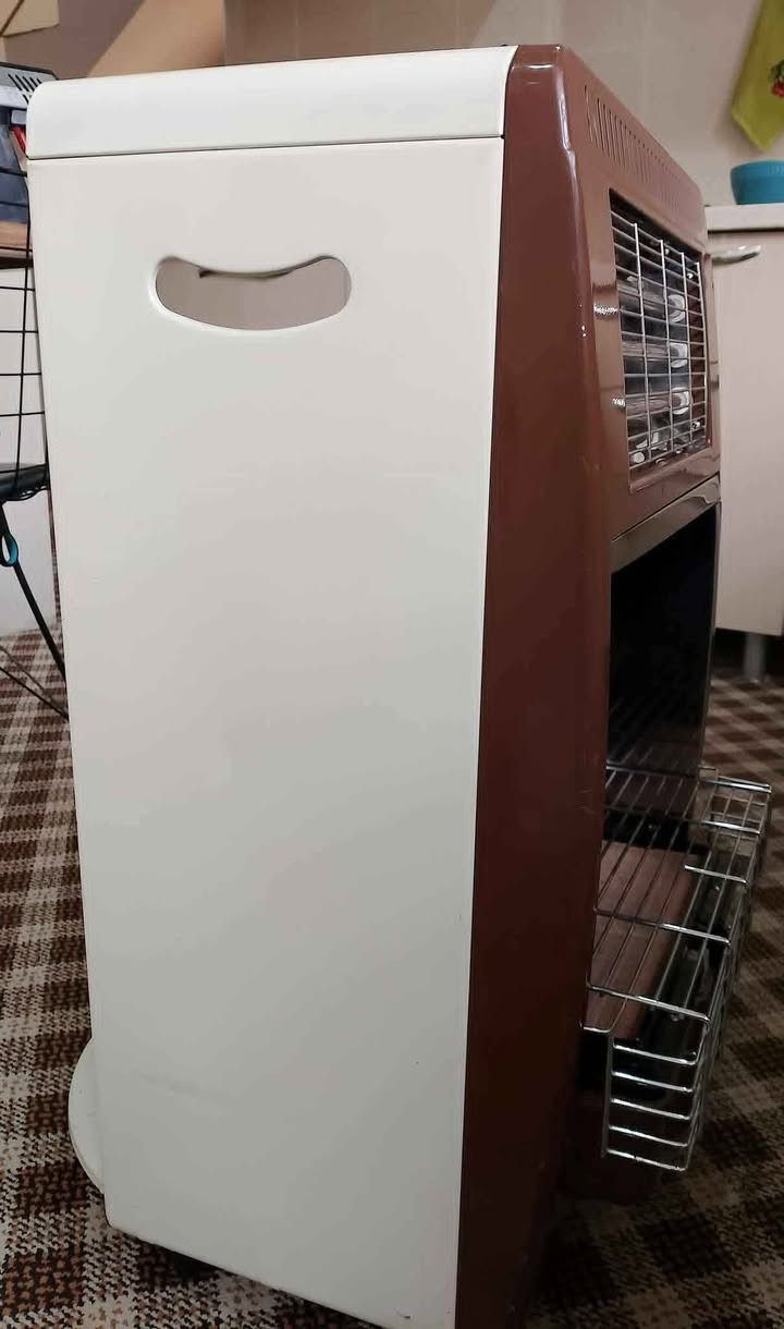 صوبة غازية - كهربائية باللونين الجوزي و الاوف وايت ماركة NEWAL استعمال جدا قليل نظام منقلة تكدر تطبخ على نارها وتحضر الشاي والقهوة، صبغ حراري اصلي ودكمة ثلاثية ايطالية 3 شمعات كاربون هيتر تدفئة قوية واقتصادية جدا بالكهرباء. درجتين حرارة عالي وناصي صوندة غاز مسلحة ضغط عالي. يوجد توصيل أربيل, العراق


**إذا كنت صاحب هذا الإعلان وتريد حذفه لأي سبب، رجاءا أرسل رسالة إلى الدعم الفني**