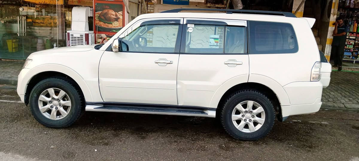 سلام عليكم باجيرو للبيع موديل 2010 حبتور زراگ لايت دمام سبعه راكب ثلاجه فتحه كشنات  كهرباء وجلد تبريد 3 قطع تخم تاير دنلوب تحكم ستيرن محرك 3500 المرغوب سياره مكفولة ما عدا يم قبق البنزين فقط سعر السياره 148 ورقه ترهم بيع ومراوس رقم الاستفسار *********** سياره جديده مال بيت ترهم بيع ومراوس حسب القناعه
