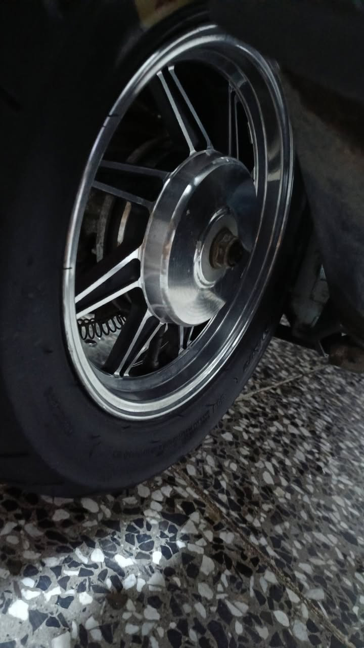 سلام عليكم وياله ماكس نضاف شوفت عينكم هنه وتايرات سوبر جلاتين نضاف ستعمال قليل كلش بعدهن بجيس فقط بيع عنواني كربلاء حي العمل كو توصيل محافضات سعر خاص


**إذا كنت صاحب هذا الإعلان وتريد حذفه لأي سبب، رجاءا أرسل رسالة إلى الدعم الفني**