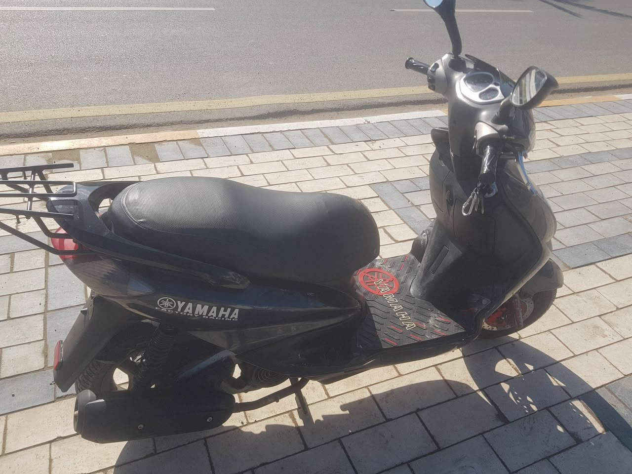 سلام عليكم سكنس نثية للبيع دراجة حلوة محرك جديد سرعة اشكدمتريد تمشي سعرهة 750مكاني ابو دشير الدورة رقم 
***********وبي وات ساب
