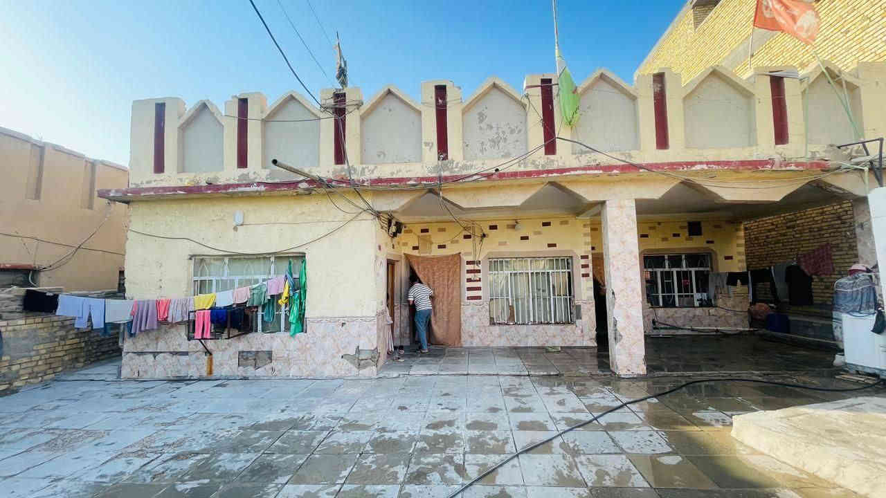 سلام عليكم 

▪️دار طابو للبيع 

▪️المكان سوق الشيوخ صلبة الاولى فرع دكتور عمار يم مدرسة البلاغة 

▪️المساحة 280 / م 

▪️يتكون من 3 غرف ومطبخ وصالة واستقبال وصحيات وساحة جبيرة 

▪️السعر 125 وبيه مجال 

▪️الاستفسار واتساب او الاتصال على رقم تالي 

▪️***********
▪️سيد حسن الموسوي

▪️مكتب الاحرار شارع بصرة يم جزرة مبايلات القديمة
