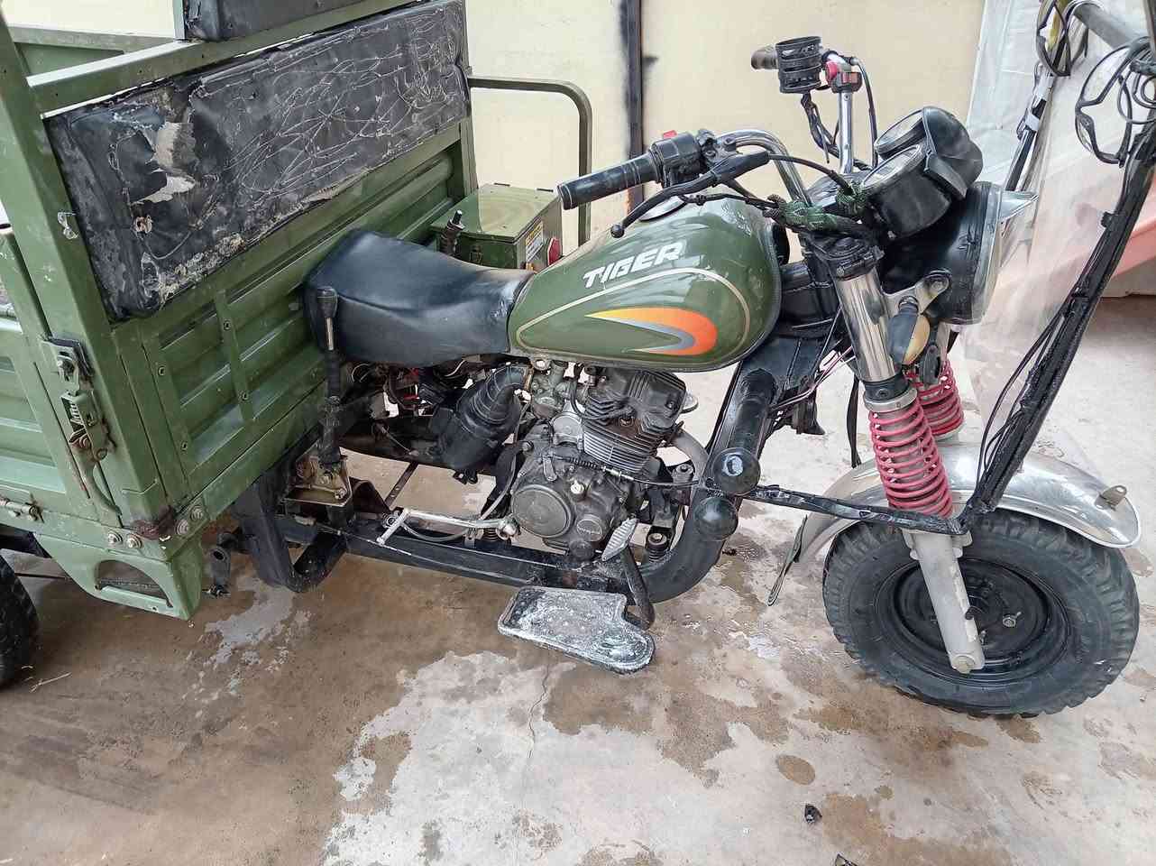 دراجه تايكار   شغاله من كلشي  كهرباء كله  جديد كير محرك نضيف  مابي خلال  سلف جديد   لايتات خلفي مامي  كله جديد  بكان اربيل  سايدين لاوان   تواصل  على الارقام ***********/***********
